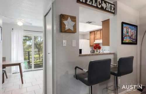 2 Miles to DT Updated Pet-Friendly Home for Four - Foto 8