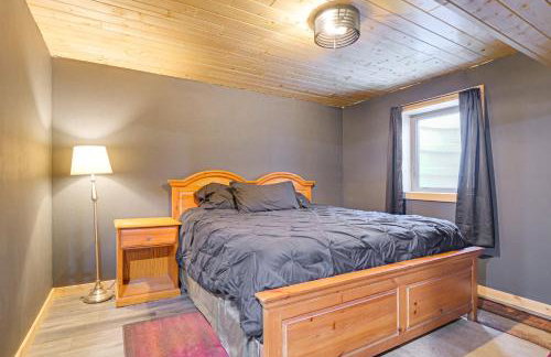 Northwoods Escape Lakeside Retreat with Deck - Foto 18