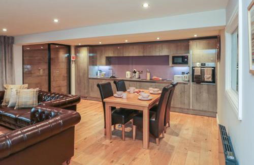 Tornado Engine Shed - Photo 8