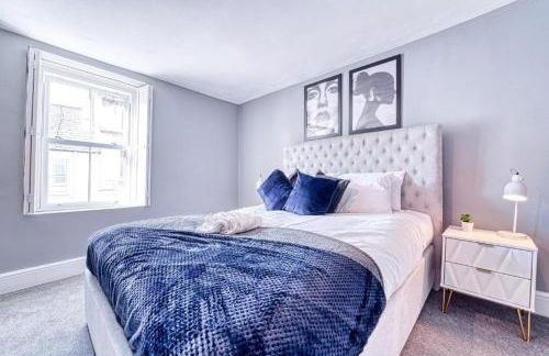 The Stylish Gem of Bath - Sleeps 10 - Photo 4