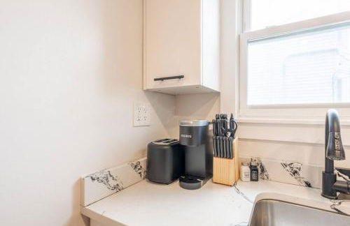 Modern 2BR 8 mins to Penn Station with WiFi Laundry - Foto 14