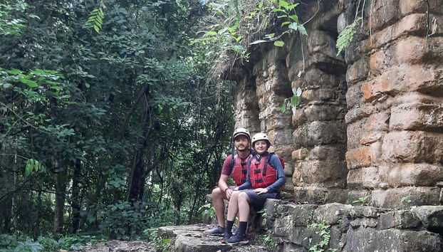Descansando tras la actividad de rafting