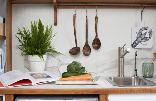 The Cabana Luxury Award Winning Tiny Home with Hot Tub and Private Garden 2 mins Walk to Ryde Beach - Photo 23