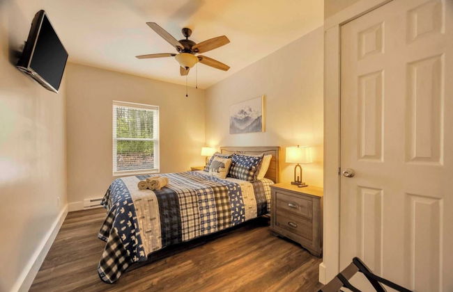 Bear Creek Bliss by Avantstay Sleeps 16 + Game Room, Deck, Fire Pit! - Foto 15