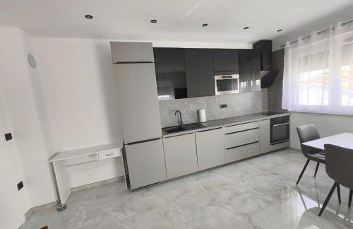 Apartments Ivana with the pool - Photo 10