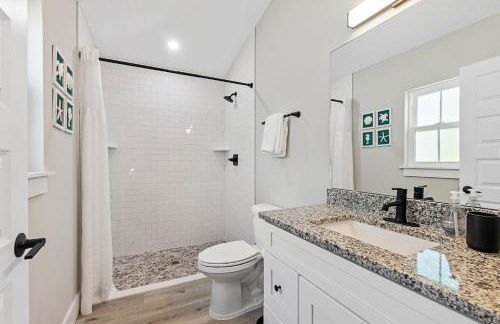 SunRay Cottage - Minutes to Downtown & Beaches - Foto 12