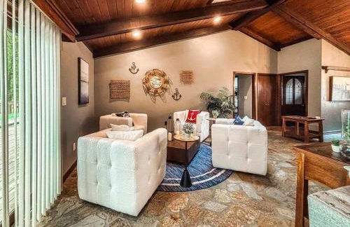 Waterfront Home with Dock Sleeps 8 - Foto 11