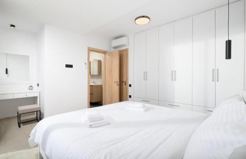 Petrus Luxury Villas in Old Hersonissos - 3 Bedrooms & 3 Bathrooms - Foto 65