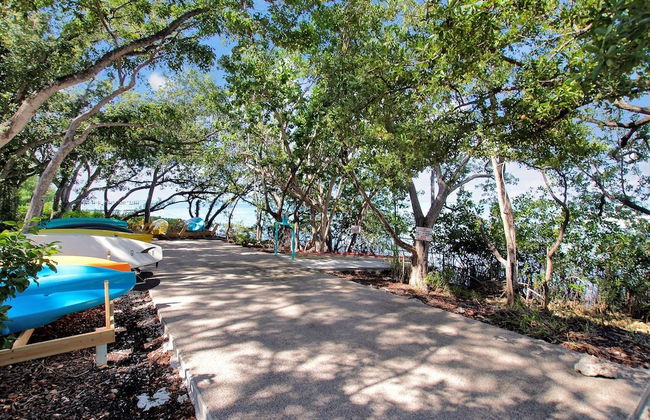 Bayfront Townhouse Located In The Lush Tropical Setting Of Rock Harbor Club. 2 Bedroom Condo by RedAwning - Foto 29