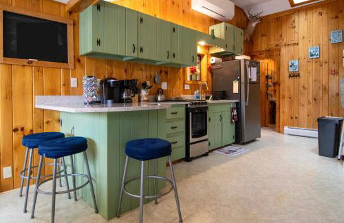 Lakefront Home with Seasonal Dock in Limerick! - Foto 2