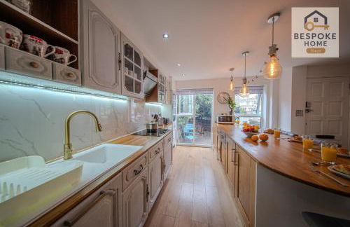 Modern 4 Bed 3 Bath House - 4 Groups with FREE Parking - Central London - Foto 11