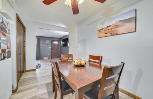 Cozy Houghton Lake Home with Fire Pit and Porch - Foto 10