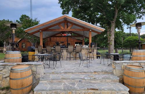 Private Retreat with Pond, Pool and Hot Tub - Photo 10