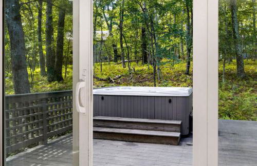 Pets-OK Retreat w Sauna, Jacuzzi at Wintergreen - Foto 34