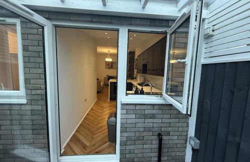 Southend Apartment With Parking, Private Garden and Beach Side Location - Foto 41