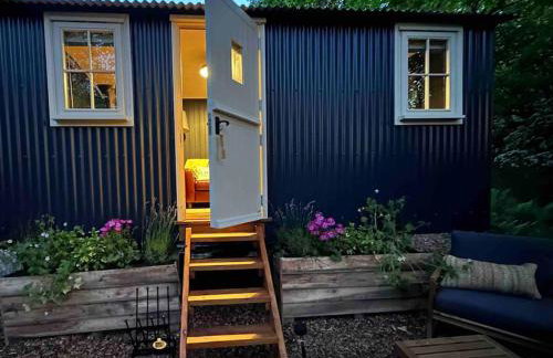 Shepherd's Hut - Sleeps 2 - Pet Friendly - Parking - Foto 56