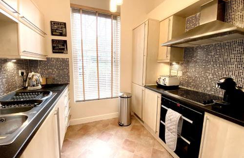 Fabulous 2 bed Historic Ground floor apartment Belper with free car parking next to property - Foto 41