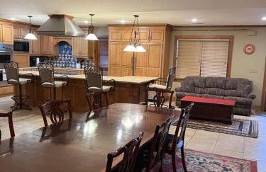 Oxford Chalet Getaway with Lake/Beach Access - Foto 18