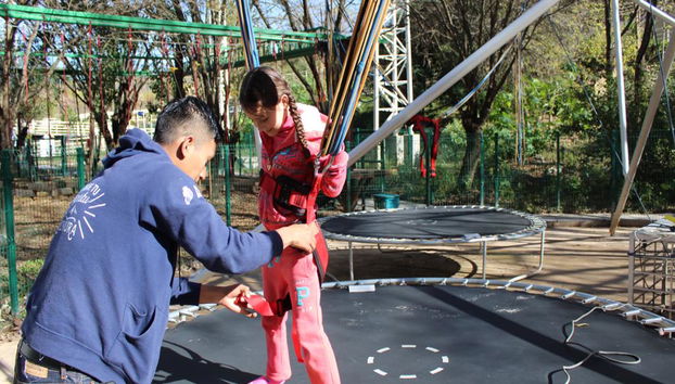 Actividades en la zona infantil del Parque Ecoturístico Cola de Caballo con traslados opcionales - Foto 2