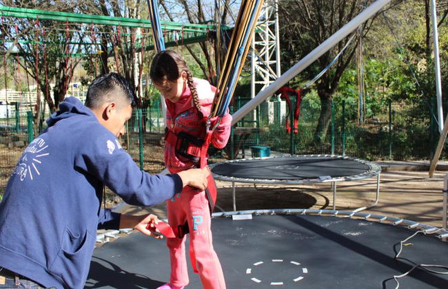 Actividades en la zona infantil del Parque Ecoturístico Cola de Caballo con traslados opcionales - Foto 2