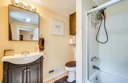 Bennington Gem with Smart TV Near Historic District! - Foto 17