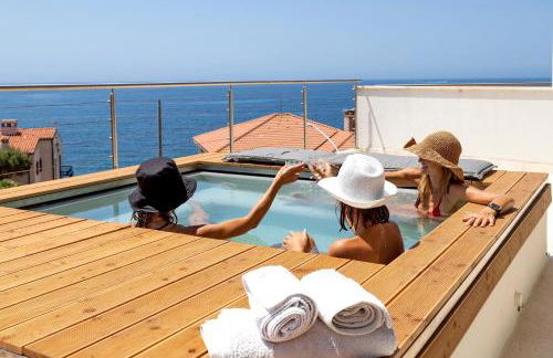 Luxury Seafront Villa with Rooftop Pool & Stunning Sea Views - Foto 10