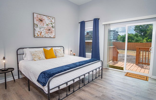 Seize the Moment 4BR 3BA Gem w Downtown Views - Foto 22