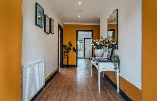 Luxury Renovated Bungalow with wheel chair access, Hot Tub and Fire Pit - Foto 40