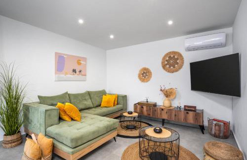 Antonakis Villa Secret Pool & Hot Tub Hideaway - Photo 23