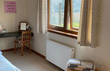 Springbank Apartment - Sleeps 4 - Pet Friendly - Photo 26