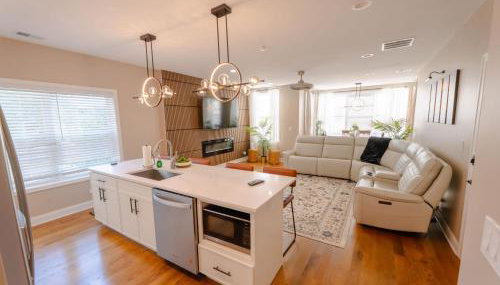 Luxury Stylish 3BR Home Minutes from Downtown - Foto 2