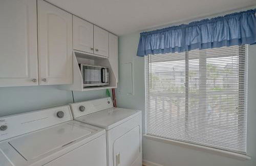 NEW LISTING! Two Bedrooms in A Building with Marsh and Ocean Views - Foto 18