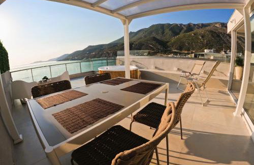 Stylish Rooftop Retreat with Hot Tub with Loutraki Beach - Foto 31