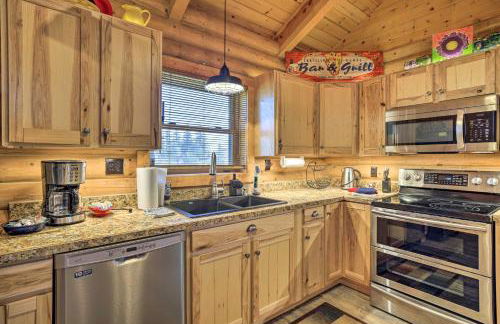 Remote Cabin with Gas Stove Less Than 7 Mi to Town! - Foto 9