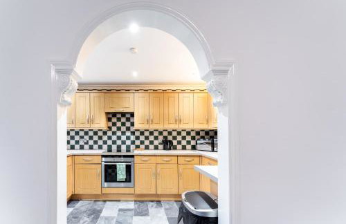 Purley House-Sleeps 8-Near Gatwick-Games Room - Foto 10