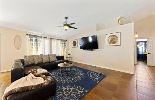 Ultimate Vacation: A Luxurious Oasis with a Pool! - Foto 21