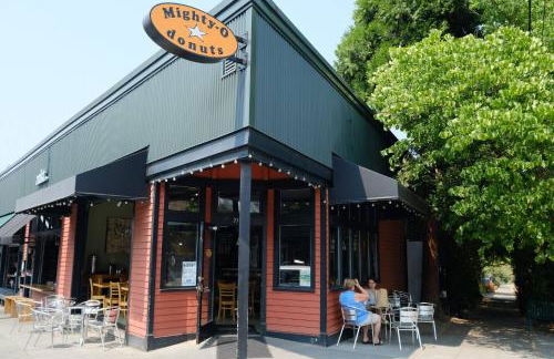 Greenlake Craftsman - Hot Tub, AC, Dog Friendly - Photo 31