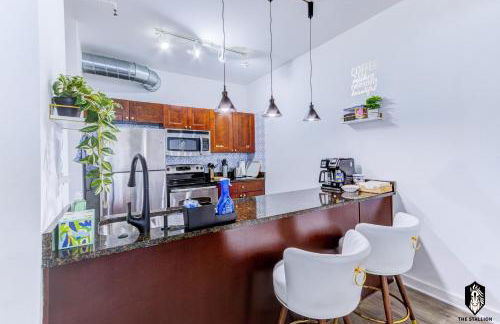 The Stallion #209 - Walk to Museums, Luxe Loft with free gated & covered parking - Foto 16