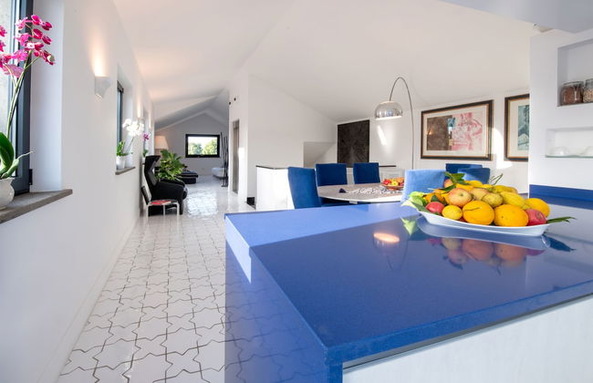 Luxury Apartment with Penthouse and Pool - Photo 24