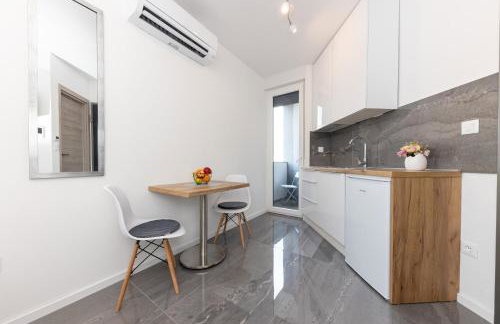 New Studio for 2, Free Private Garage Spot, Wi-Fi, 200 m from Mall of Split - Foto 7