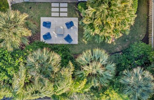 Stunning Beach Getaway - Steps to Ocean - Foto 53