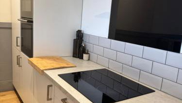 Beautiful 2-bed Study or Visit Flat - Photo 5