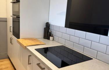 Beautiful 2-bed Study or Visit Flat - Photo 5