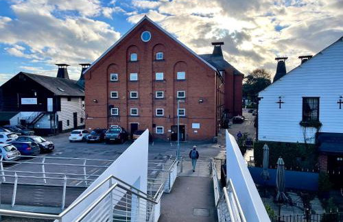 Fantastic convenient 2 Bedroom 2 bathroom Perfect for Stansted Airport, 3 minute walk to Bishops Stortford Train Station! - Foto 19