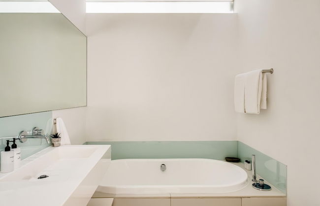 Villa Bleu Blanc in Camps Bay With Pool and Views - Foto 62