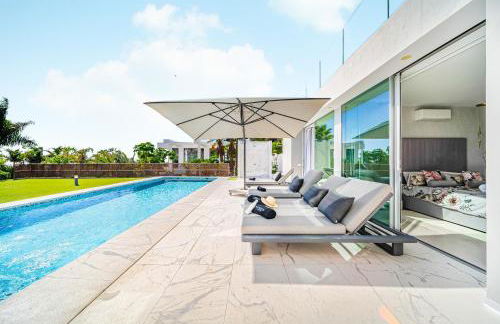 Luxury Villa with Heated Pool & Jacuzzi Near Costa Adeje Golf - Photo 3