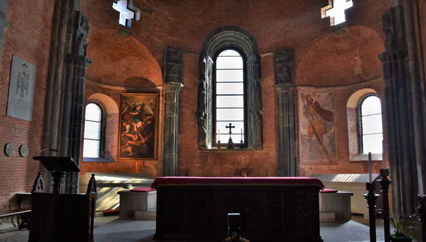 Interior da igreja de Sacra di San Michele