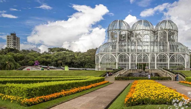Exploring the botanical garden of Curitiba