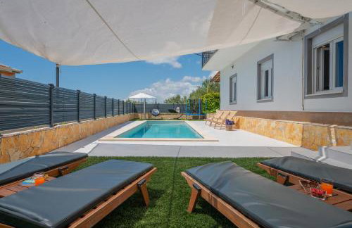 Luxury Villa Kristina with Heated Pool near Omis for 12 Guests - Foto 1