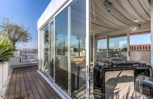 SkyJungle, luxury penthouse private pool and spa - Foto 21